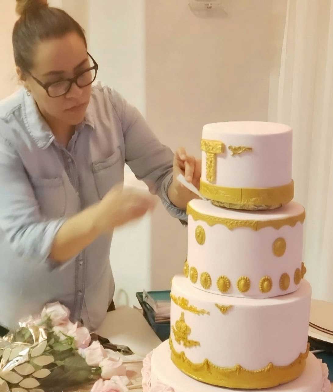 Sonia Cakes Y Mas custom cakes for weddings and birthdays.